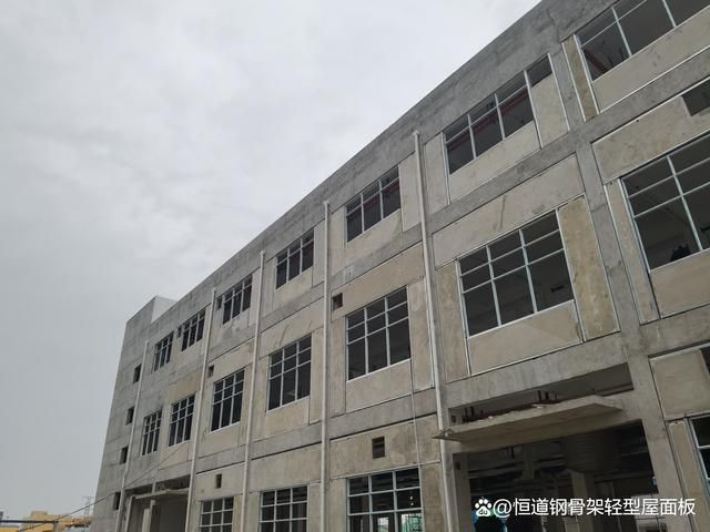 鋼結(jié)構(gòu)外墻一般用什么材料圖片(鋼結(jié)構(gòu)外墻材料安裝工藝流程) 結(jié)構(gòu)電力行業(yè)設(shè)計(jì) 第4張 鋼結(jié)構(gòu)外墻一般用什么材料圖片(鋼結(jié)構(gòu)外墻材料安裝工藝流程) 結(jié)構(gòu)電力行業(yè)設(shè)計(jì) 第4張