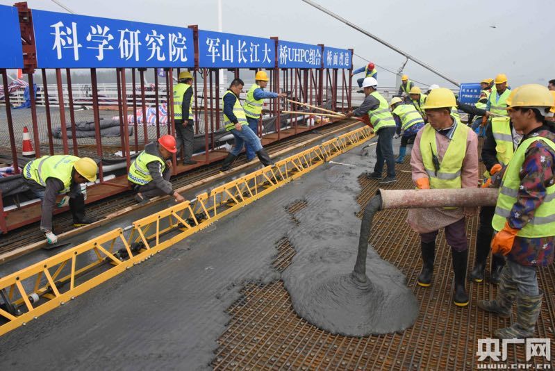 鋼結(jié)構(gòu)混凝土樓板開(kāi)裂如何補(bǔ)救措施 裝飾工裝施工 第2張 鋼結(jié)構(gòu)混凝土樓板開(kāi)裂如何補(bǔ)救措施 裝飾工裝施工 第2張