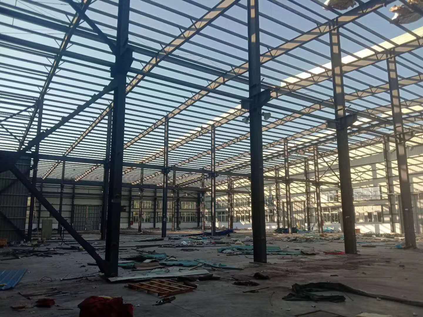 鋼結(jié)構(gòu)廠房建造價(jià)格多少錢(qián)一平方米（鋼結(jié)構(gòu)廠房與混凝土廠房比較，鋼結(jié)構(gòu)廠房建造價(jià)格多少錢(qián)一平方米） 結(jié)構(gòu)工業(yè)鋼結(jié)構(gòu)設(shè)計(jì) 第3張