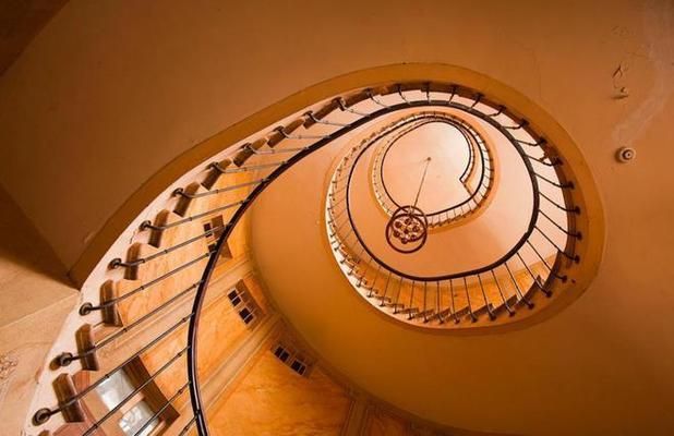 螺旋式樓梯設(shè)計(jì)（螺旋式樓梯的安全標(biāo)準(zhǔn)是什么？） 結(jié)構(gòu)污水處理池施工 第5張