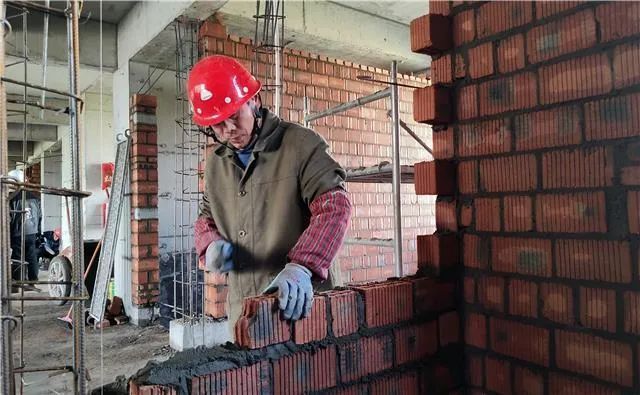 砌墻磚工人聯(lián)系電話(砌墻磚工人工資標(biāo)準(zhǔn)) 裝飾幕墻施工 第3張 砌墻磚工人聯(lián)系電話(砌墻磚工人工資標(biāo)準(zhǔn)) 裝飾幕墻施工 第3張