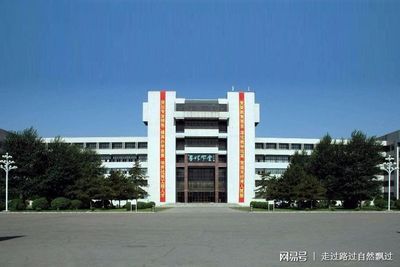 學(xué)校操場設(shè)計標(biāo)語怎么寫好（學(xué)校操場上有一個“健康第一”的標(biāo)語，是否能吸引學(xué)生注意力）