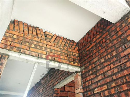 體育館建筑要求（體育館建筑在設(shè)計(jì)時(shí)需要考慮哪些因素以確保安全和功能性）