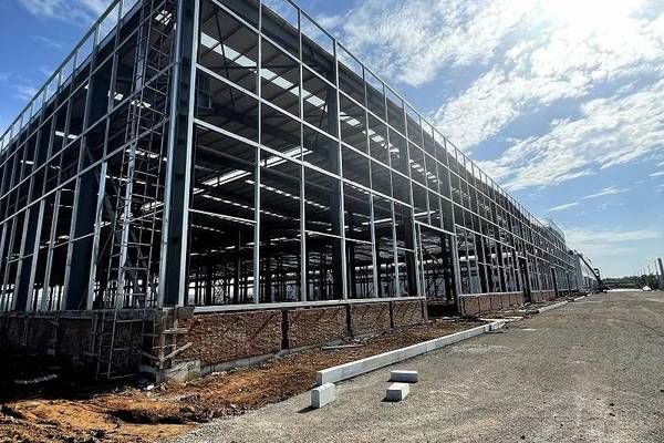 1600平鋼結(jié)構(gòu)廠房造價（1600平鋼結(jié)構(gòu)廠房造價對比1600平鋼結(jié)構(gòu)廠房造價對比）