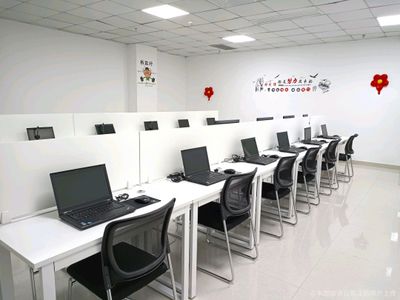 冷庫(kù)建筑圖片（冷庫(kù)建筑在設(shè)計(jì)時(shí)需要考慮哪些關(guān)鍵因素以確保其高效運(yùn)行）