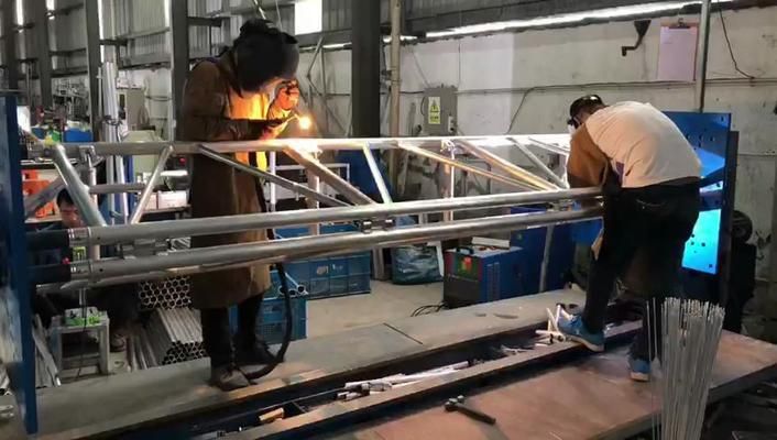 桁架安裝畫面視頻教程 裝飾幕墻設計 第2張