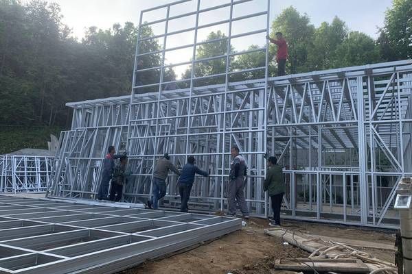 鋼結(jié)構(gòu)房屋一般多少錢（鋼結(jié)構(gòu)房屋與傳統(tǒng)房屋對比，鋼結(jié)構(gòu)房屋一般多久）