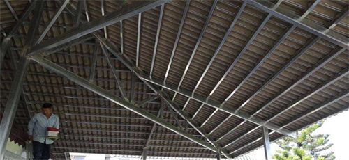 鋼結(jié)構(gòu)屋頂構(gòu)造(鋼結(jié)構(gòu)屋頂?shù)谋pB(yǎng)) 裝飾幕墻施工 第4張 鋼結(jié)構(gòu)屋頂構(gòu)造(鋼結(jié)構(gòu)屋頂?shù)谋pB(yǎng)) 裝飾幕墻施工 第4張