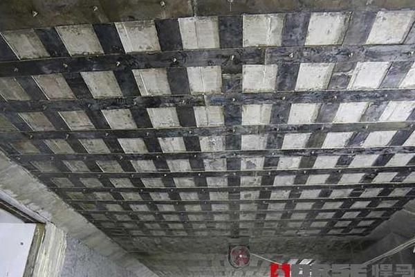 梁粘鋼加固施工視頻（北京志遠佳業(yè)建筑工程有限公司發(fā)布框架梁采用粘鋼加固施工視頻） 鋼結(jié)構(gòu)異形設(shè)計 第1張