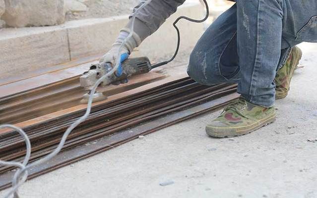 用鋼板加固梁施工方法視頻（廣州地區(qū)鋼板材料選擇指南） 鋼結(jié)構(gòu)有限元分析設(shè)計(jì) 第2張