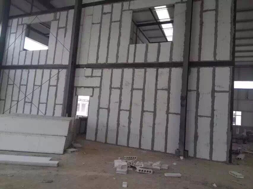 鋼結(jié)構(gòu)廠房外墻板安裝視頻 結(jié)構(gòu)橋梁鋼結(jié)構(gòu)施工 第5張