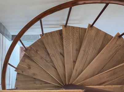 螺旋樓梯設(shè)計（螺旋樓梯的安全防護(hù)措施）