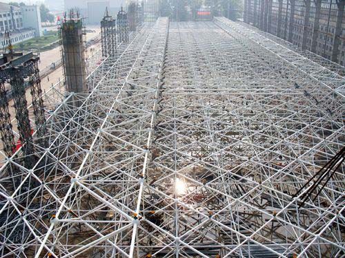 大跨度鋼結(jié)構(gòu)的概念(空間桁架結(jié)構(gòu)與懸索結(jié)構(gòu)的區(qū)別,膜結(jié)構(gòu)與懸索結(jié)構(gòu)的區(qū)別) 裝飾幕墻施工 第4張 大跨度鋼結(jié)構(gòu)的概念(空間桁架結(jié)構(gòu)與懸索結(jié)構(gòu)的區(qū)別,膜結(jié)構(gòu)與懸索結(jié)構(gòu)的區(qū)別) 裝飾幕墻施工 第4張