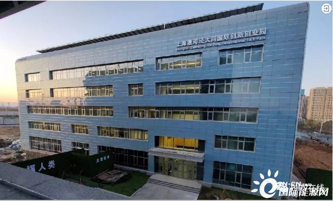 屋頂安裝光伏板幾年回本(屋頂安裝光伏發(fā)電板一般在5到10年左右能回本) 裝飾家裝設(shè)計(jì) 第3張 屋頂安裝光伏板幾年回本(屋頂安裝光伏發(fā)電板一般在5到10年左右能回本) 裝飾家裝設(shè)計(jì) 第3張