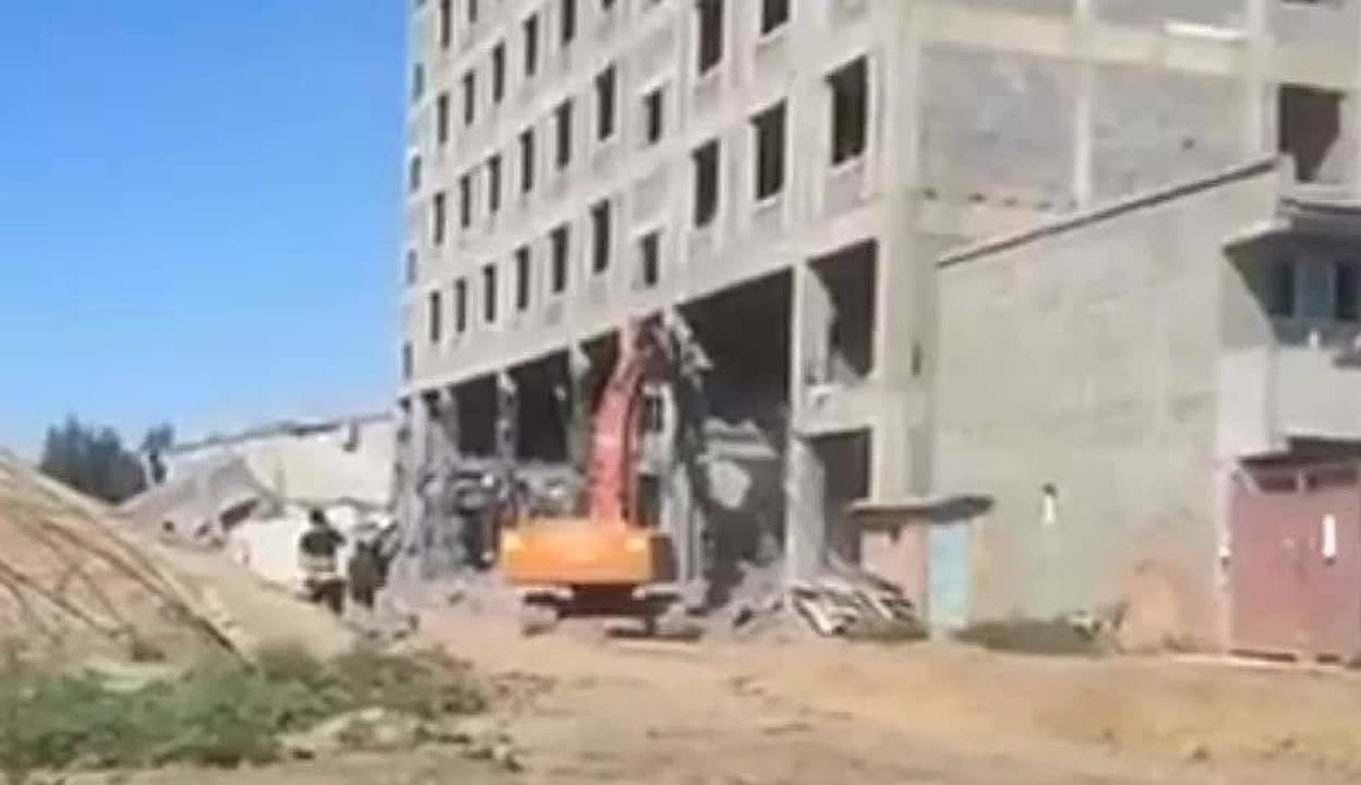 拆房子找什么工程隊(如何選擇專業(yè)拆除工程隊) 鋼結(jié)構(gòu)門式鋼架施工 第4張 拆房子找什么工程隊(如何選擇專業(yè)拆除工程隊) 鋼結(jié)構(gòu)門式鋼架施工 第4張