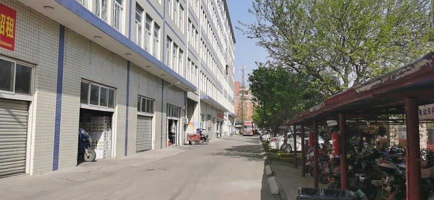 標準鋼結(jié)構廠房寬度（標準鋼結(jié)構廠房寬度一般在12米到24米之間） 鋼結(jié)構鋼結(jié)構螺旋樓梯施工 第1張