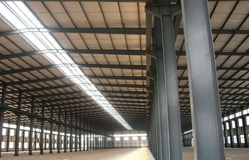 廠房鋼結(jié)構(gòu)房屋建造價(jià)格多少錢一平方米（鋼結(jié)構(gòu)廠房吊裝費(fèi)用計(jì)算） 裝飾工裝施工 第1張