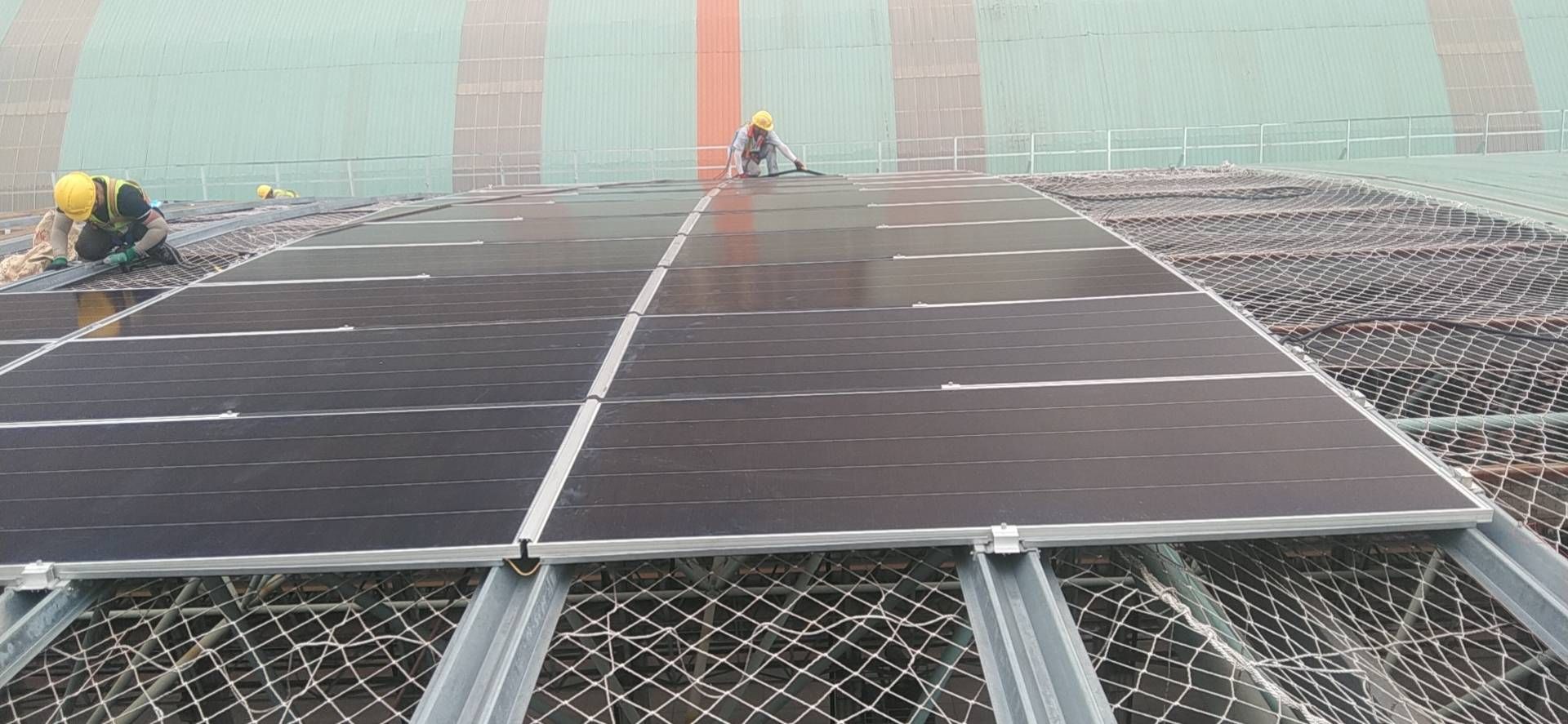 屋頂光伏安裝工(屋頂光伏安裝工主要負責光伏發(fā)電項目的安裝施工內(nèi)容) 裝飾工裝施工 第2張 屋頂光伏安裝工(屋頂光伏安裝工主要負責光伏發(fā)電項目的安裝施工內(nèi)容) 裝飾工裝施工 第2張