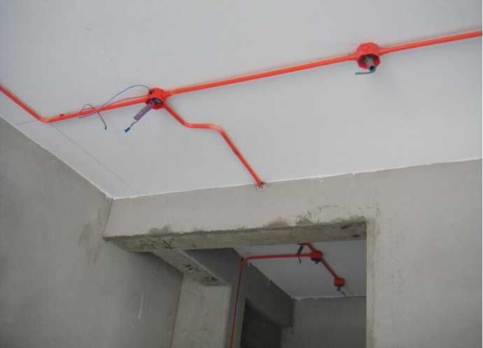 承重墻開(kāi)了5cm深的線(xiàn)盒 裝飾工裝施工 第1張