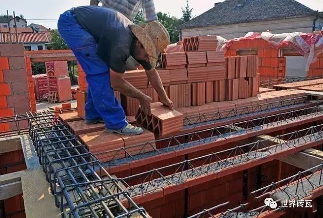 冷庫溫度監(jiān)控系統(tǒng)設(shè)計(jì)（冷庫溫度監(jiān)控系統(tǒng)如何確保傳感器的精確度和響應(yīng)速度）