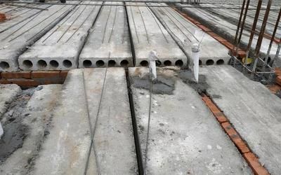 冷庫噴涂聚氨酯和板材效果哪個好一點（冷庫噴涂聚氨酯和板材在保溫效果上哪個更好？）