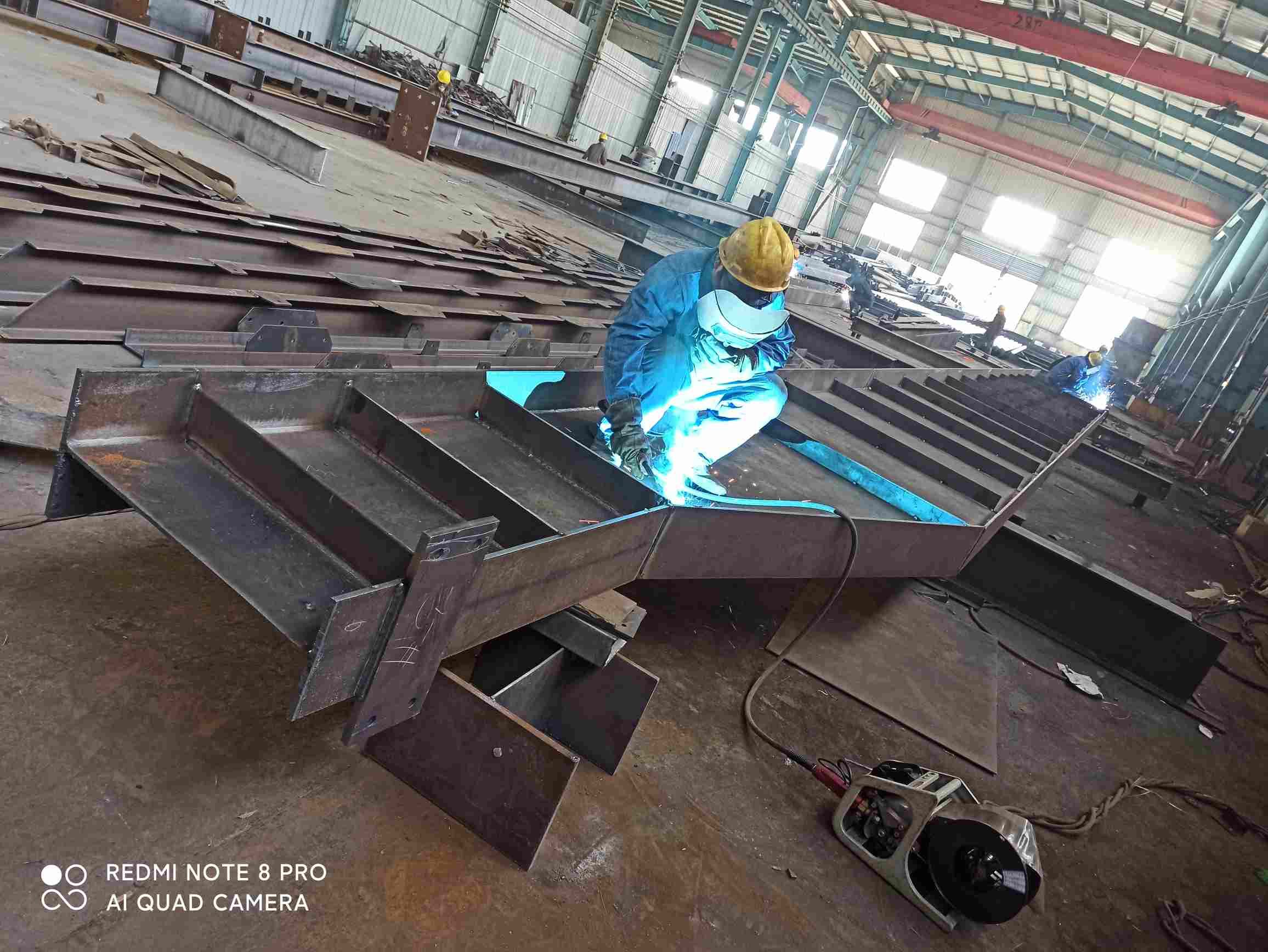 附近有鋼結(jié)構(gòu)廠招聘焊工的嗎 鋼結(jié)構(gòu)玻璃棧道施工 第3張