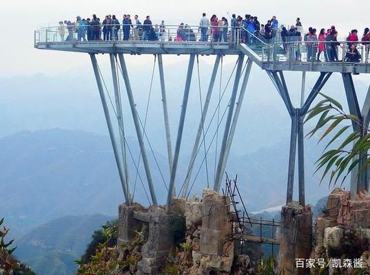 鋼結(jié)構(gòu)玻璃過(guò)道(鋼結(jié)構(gòu)玻璃過(guò)道的安全標(biāo)準(zhǔn)) 結(jié)構(gòu)橋梁鋼結(jié)構(gòu)設(shè)計(jì) 第1張 鋼結(jié)構(gòu)玻璃過(guò)道(鋼結(jié)構(gòu)玻璃過(guò)道的安全標(biāo)準(zhǔn)) 結(jié)構(gòu)橋梁鋼結(jié)構(gòu)設(shè)計(jì) 第1張