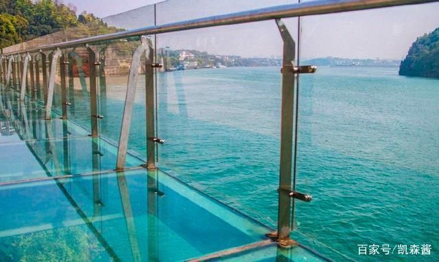 鋼結(jié)構(gòu)玻璃過(guò)道(鋼結(jié)構(gòu)玻璃過(guò)道的安全標(biāo)準(zhǔn)) 結(jié)構(gòu)橋梁鋼結(jié)構(gòu)設(shè)計(jì) 第3張 鋼結(jié)構(gòu)玻璃過(guò)道(鋼結(jié)構(gòu)玻璃過(guò)道的安全標(biāo)準(zhǔn)) 結(jié)構(gòu)橋梁鋼結(jié)構(gòu)設(shè)計(jì) 第3張