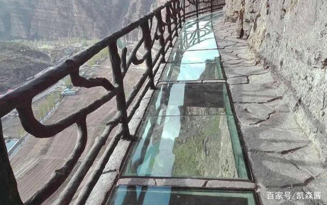 鋼結(jié)構(gòu)玻璃過(guò)道(鋼結(jié)構(gòu)玻璃過(guò)道的安全標(biāo)準(zhǔn)) 結(jié)構(gòu)橋梁鋼結(jié)構(gòu)設(shè)計(jì) 第4張 鋼結(jié)構(gòu)玻璃過(guò)道(鋼結(jié)構(gòu)玻璃過(guò)道的安全標(biāo)準(zhǔn)) 結(jié)構(gòu)橋梁鋼結(jié)構(gòu)設(shè)計(jì) 第4張