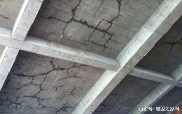 樓板裂痕怎么加固（樓板裂痕加固效果評(píng)估）