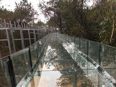 鋼結(jié)構(gòu)玻璃棧道施工方案（鋼結(jié)構(gòu)玻璃棧道施工方案的詳細(xì)解讀） 結(jié)構(gòu)機(jī)械鋼結(jié)構(gòu)設(shè)計(jì) 第4張