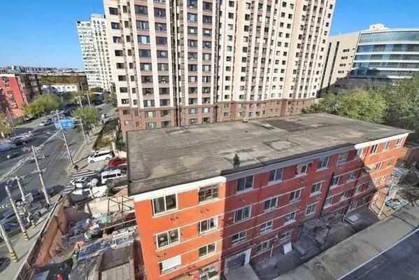 浙江舊廠房維修（浙江舊廠房維修時(shí)，為什么要特別注意屋頂?shù)姆浪畣栴}？） 北京鋼結(jié)構(gòu)設(shè)計(jì)問答