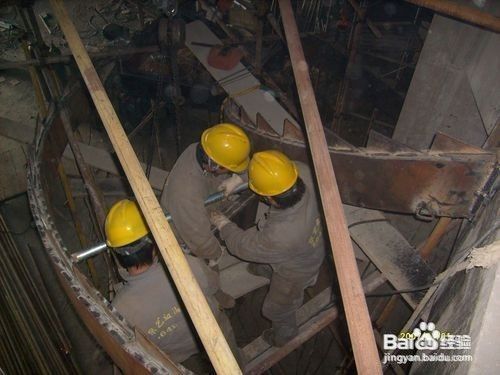 鋼結(jié)構(gòu)平臺(tái)制作安裝施工方案(鋼結(jié)構(gòu)平臺(tái)制作安裝施工方案的范例:工程量,相關(guān)規(guī)范標(biāo)準(zhǔn)) 鋼結(jié)構(gòu)跳臺(tái)施工 第2張 鋼結(jié)構(gòu)平臺(tái)制作安裝施工方案(鋼結(jié)構(gòu)平臺(tái)制作安裝施工方案的范例:工程量,相關(guān)規(guī)范標(biāo)準(zhǔn)) 鋼結(jié)構(gòu)跳臺(tái)施工 第2張