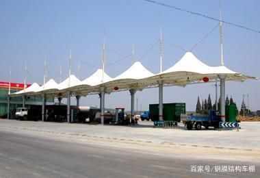 懸臂式擋土墻施工視頻（懸臂式擋土墻施工視頻中展示了如何精確計(jì)算和布置支護(hù)結(jié)構(gòu)）