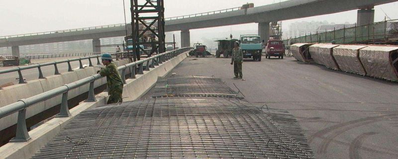 屋面鋼筋網(wǎng)片搭接規(guī)范（屋面鋼筋網(wǎng)片搭接規(guī)范主要包括搭接長度的要求、搭接方法） 鋼結(jié)構(gòu)門式鋼架施工 第1張