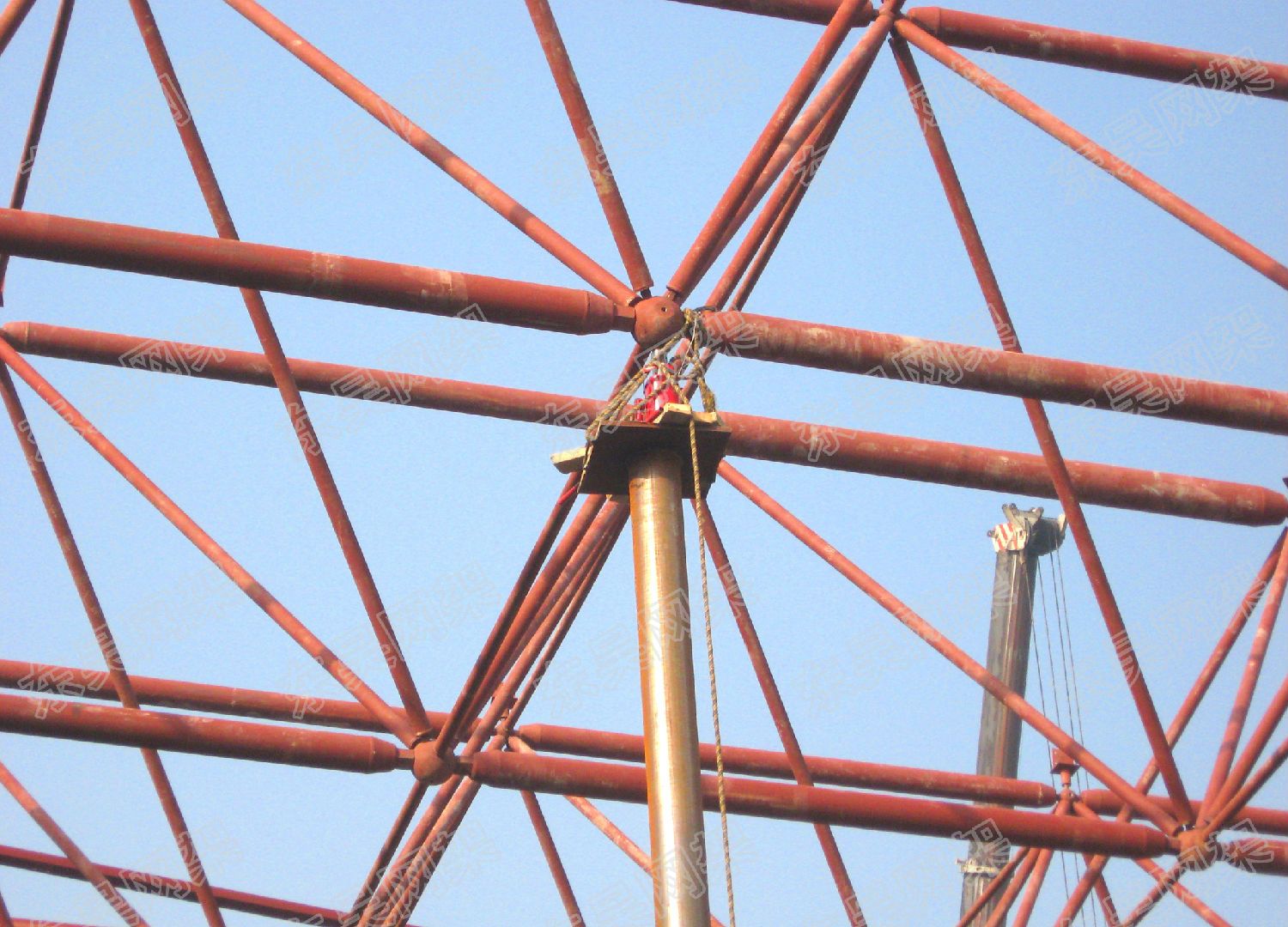 網架結構的施工方法有哪幾種(網架結構施工方法) 鋼結構玻璃棧道設計 第4張 網架結構的施工方法有哪幾種(網架結構施工方法) 鋼結構玻璃棧道設計 第4張