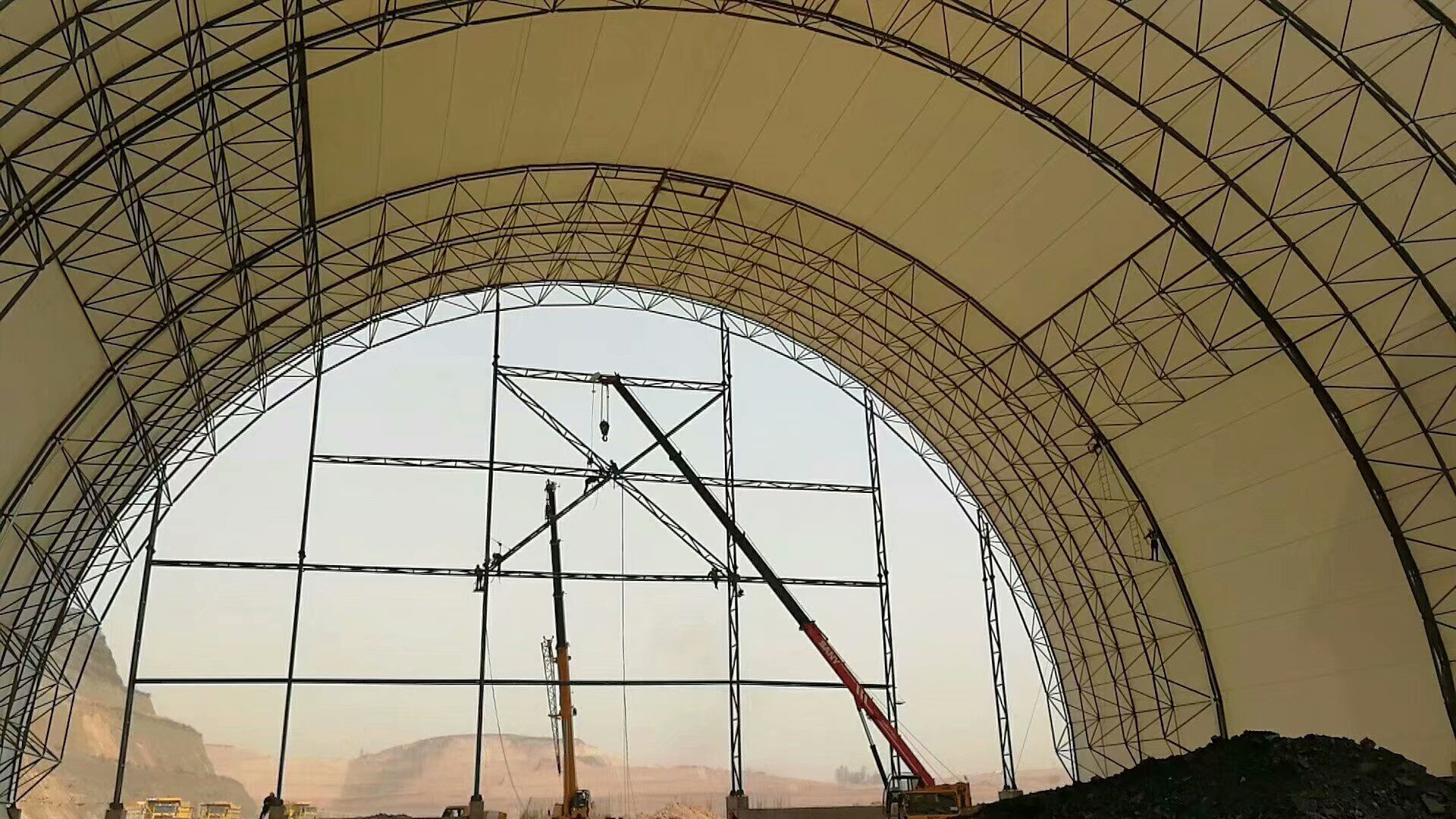 鋼結(jié)構(gòu)煤棚多少錢一平米（鋼結(jié)構(gòu)煤棚施工地點選擇指南鋼結(jié)構(gòu)煤棚施工地點選擇要點）