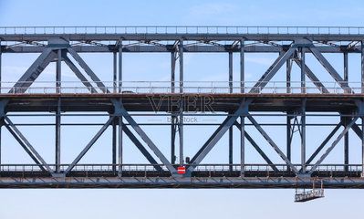 桁架橋一般出現(xiàn)在哪里（桁架橋一般多見于鐵路和高速公路橋梁建設(shè)中廣泛應(yīng)用） 結(jié)構(gòu)框架施工 第3張