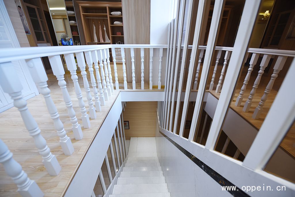 一樓上二樓樓梯設(shè)計(jì)圖效果（樓梯設(shè)計(jì)不僅要考慮美觀和實(shí)用性，還要確保安全性和實(shí)用性） 結(jié)構(gòu)機(jī)械鋼結(jié)構(gòu)施工 第1張