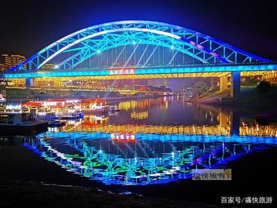 桁架過河（桁架過河是一種常見的橋梁結構形式，它是一種常見的橋梁結構形式） 鋼結構玻璃棧道設計 第3張