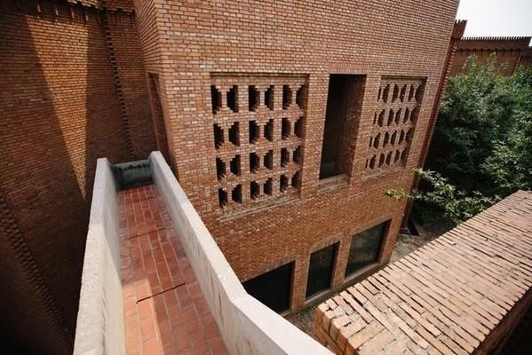 紅磚結(jié)構(gòu)的房子有承重墻嗎（農(nóng)村自建房承重墻加固方法紅磚房承重墻抗震設(shè)計(jì)原理）