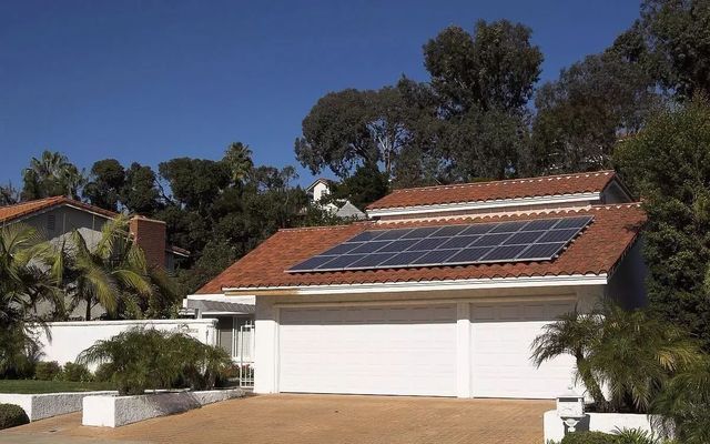 屋頂光伏每平米建設多少瓦（屋頂光伏每平米的建設容量與多種因素有關） 鋼結(jié)構(gòu)鋼結(jié)構(gòu)螺旋樓梯設計 第1張