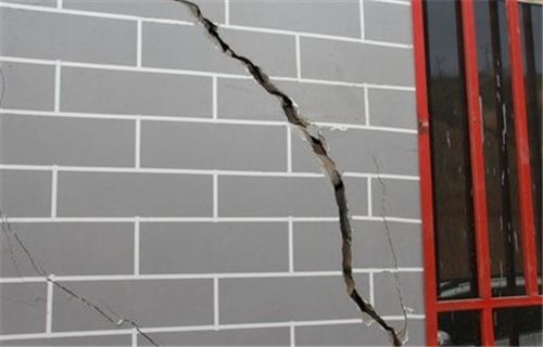 房子地基下沉一般幾年穩(wěn)定（房子地基下沉一般需要3至10年的時間才能穩(wěn)定下來） 鋼結構蹦極設計 第2張