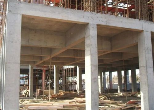 連廊房的好處和壞處是什么（走廊式住宅或連體房屋是一種設(shè)計上將多個房間通過住宅形式）