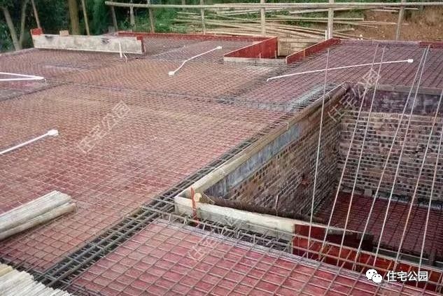 房屋鋼筋結(jié)構(gòu)能衛(wèi)生間能砸掉嗎（衛(wèi)生間拆除構(gòu)造柱的風(fēng)險(xiǎn)） 建筑方案施工 第1張