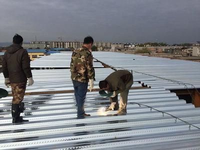 找彩鋼板安裝的工程 鋼結(jié)構(gòu)玻璃棧道設(shè)計 第1張 找彩鋼板安裝的工程 鋼結(jié)構(gòu)玻璃棧道設(shè)計 第1張