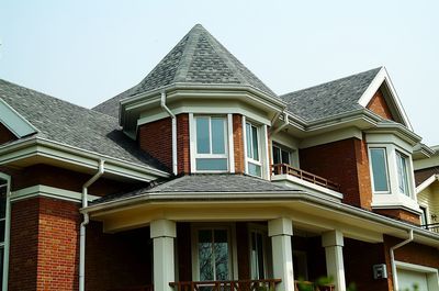 鋼結構別墅屋面油氈瓦報價圖片(鋼結構別墅屋面油氈瓦價格和圖片信息選擇指南) 結構工業(yè)鋼結構施工 第1張 鋼結構別墅屋面油氈瓦報價圖片(鋼結構別墅屋面油氈瓦價格和圖片信息選擇指南) 結構工業(yè)鋼結構施工 第1張