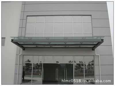 鋼結(jié)構(gòu)雨棚比大門高多少合適（鋼結(jié)構(gòu)雨棚材料對比選擇指南，雨棚材料對比指南） 鋼結(jié)構(gòu)鋼結(jié)構(gòu)螺旋樓梯施工 第4張