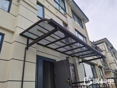 鋼結(jié)構(gòu)雨棚比大門高多少合適（鋼結(jié)構(gòu)雨棚材料對比選擇指南，雨棚材料對比指南） 鋼結(jié)構(gòu)鋼結(jié)構(gòu)螺旋樓梯施工 第3張