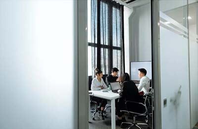 下列各項中不屬于混凝土工程施工內(nèi)容的是（混凝土工程施工中為什么要使用泵送系統(tǒng)來提高澆筑效率）